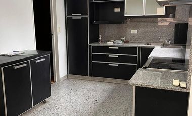 5 amb  cochera Las Lomitas