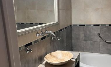 5 amb  cochera Las Lomitas