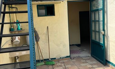 Venta de Casa con Local Comercial en Martín Carrera, CDMX