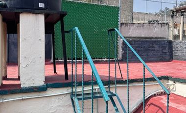 Venta de Casa con Local Comercial en Martín Carrera, CDMX