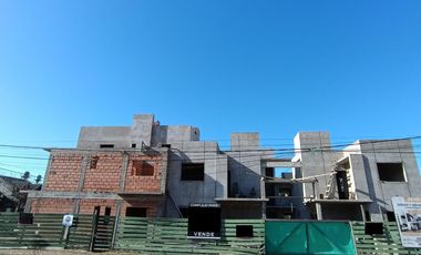 Departamento con parrilla y espacio vehicular en Costa Azul