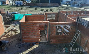 Departamento con parrilla y espacio vehicular en Costa Azul