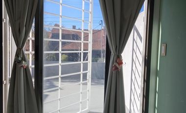 Casa moderna en Barrio San Carlos, 5 ambientes más estudio, terraza y gran parque