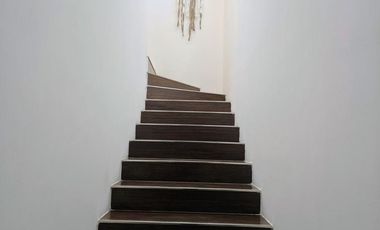 Casa moderna en Barrio San Carlos, 5 ambientes más estudio, terraza y gran parque