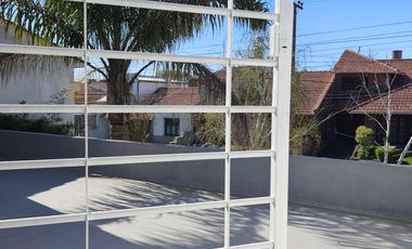 Casa moderna en Barrio San Carlos, 5 ambientes más estudio, terraza y gran parque