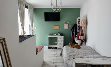 Casa moderna en Barrio San Carlos, 5 ambientes más estudio, terraza y gran parque