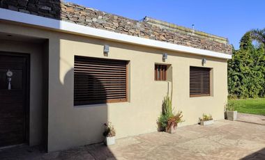 Casa moderna en Barrio San Carlos, 5 ambientes más estudio, terraza y gran parque