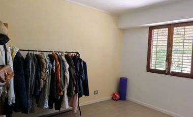 Casa moderna en Barrio San Carlos, 5 ambientes más estudio, terraza y gran parque