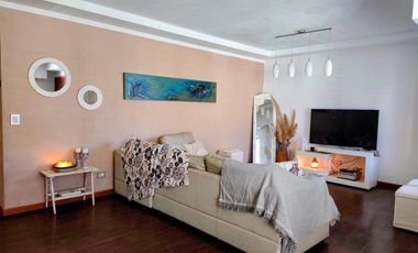 Casa moderna en Barrio San Carlos, 5 ambientes más estudio, terraza y gran parque