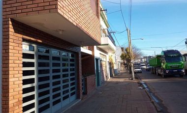 Casa en venta - 4 Dormitorios 2 Baños - Villa Elvira