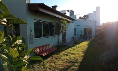 Casa en venta - 4 Dormitorios 2 Baños - Villa Elvira