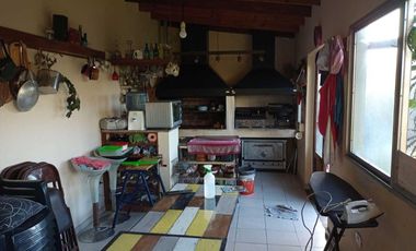 Casa en venta - 4 Dormitorios 2 Baños - Villa Elvira