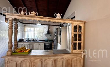 Casa de 5 ambientes en venta en Luis Guillon