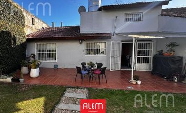 Casa de 5 ambientes en venta en Luis Guillon