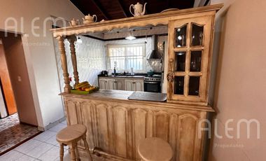 Casa de 5 ambientes en venta en Luis Guillon
