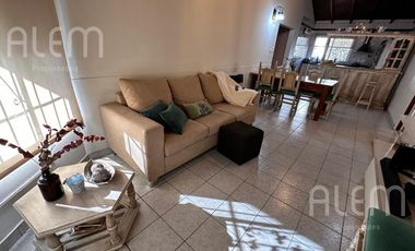Casa de 5 ambientes en venta en Luis Guillon