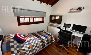 Casa de 5 ambientes en venta en Luis Guillon