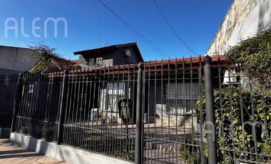 Casa de 5 ambientes en venta en Luis Guillon