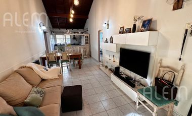Casa de 5 ambientes en venta en Luis Guillon