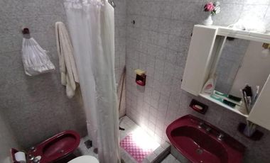Chalet de tres ambientes y dependencias muy bien ubicado