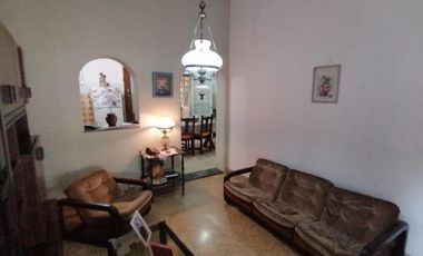 Chalet de tres ambientes y dependencias muy bien ubicado