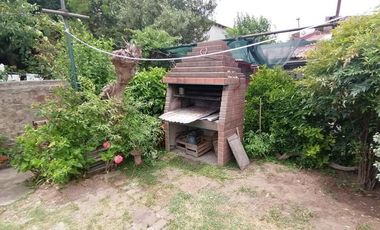 Chalet de tres ambientes y dependencias muy bien ubicado