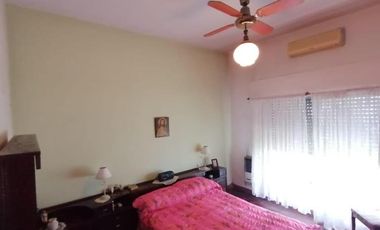 Chalet de tres ambientes y dependencias muy bien ubicado