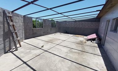 AMPLIA LOCAL EN ESQUINA CON DEPOSITO