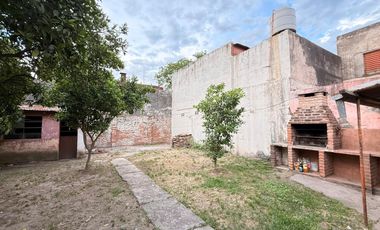 Casa de 3 dormitorios a restaurar en VENTA, Crisóstomo Álvarez al 2500, SMT