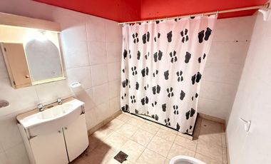 Casa de 3 dormitorios a restaurar en VENTA, Crisóstomo Álvarez al 2500, SMT