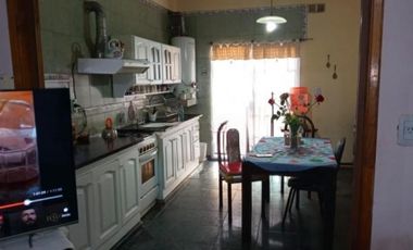 Casa en venta - 2 Dormitorios 1 Baño - Merlo