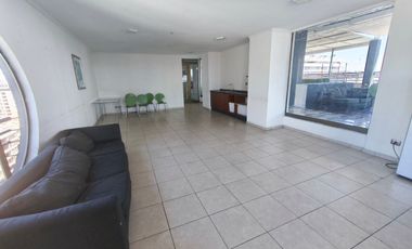 Departamento en arriendo c/ estacionamiento en Centro Histórico de Santiago