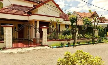 Rumah Mewah Pojok Komplek Merpati Sedati Dekat Bandara Juanda