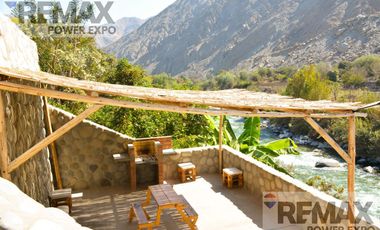 VENTA DE HOTEL EN LUNAHUANÁ CON PISCINA Y ACCESO AL RIO CAÑETE, LIMA, PERÚ