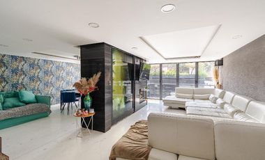 Casa con alberca y cava en la colonia florida