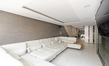 Casa con alberca y cava en la colonia florida