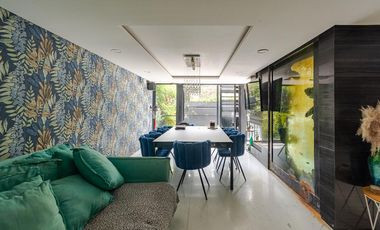 Casa con alberca y cava en la colonia florida