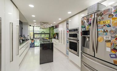 Casa con alberca y cava en la colonia florida