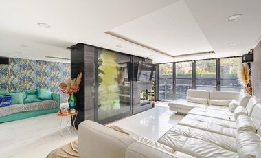 Casa con alberca y cava en la colonia florida