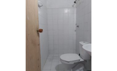 CASA CON APARTAMENTO EN VENTA EN LOS ROBLES MONTERA