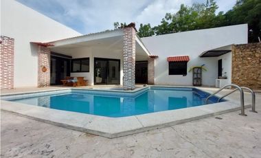 Casa campestre en venta en conjunto cerrado en Montería