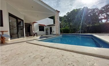 Casa campestre en venta en conjunto cerrado en Montería