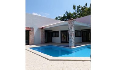 Casa campestre en venta en conjunto cerrado en Montería