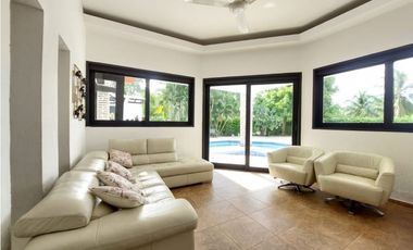 Casa campestre en venta en conjunto cerrado en Montería