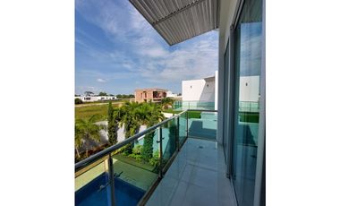 CASA  EN PICACHO CON PISCINA - CONJUNTO CERRADO