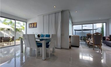 CASA  EN PICACHO CON PISCINA - CONJUNTO CERRADO