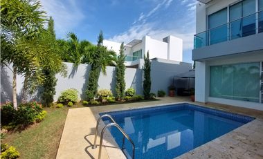 CASA  EN PICACHO CON PISCINA - CONJUNTO CERRADO