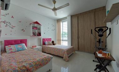 CASA  EN PICACHO CON PISCINA - CONJUNTO CERRADO