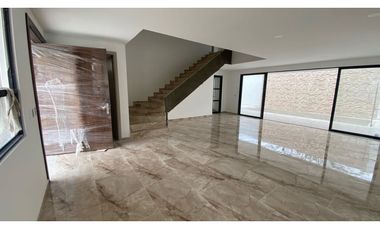 CASA CON PISCINA EN CONJUNTO CERRADO PARA ESTRENAR EN MONTERIA