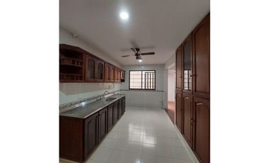 VENDE  CASA BIFAMILIAR EN 1ER PISO B/ PASATIEMPO